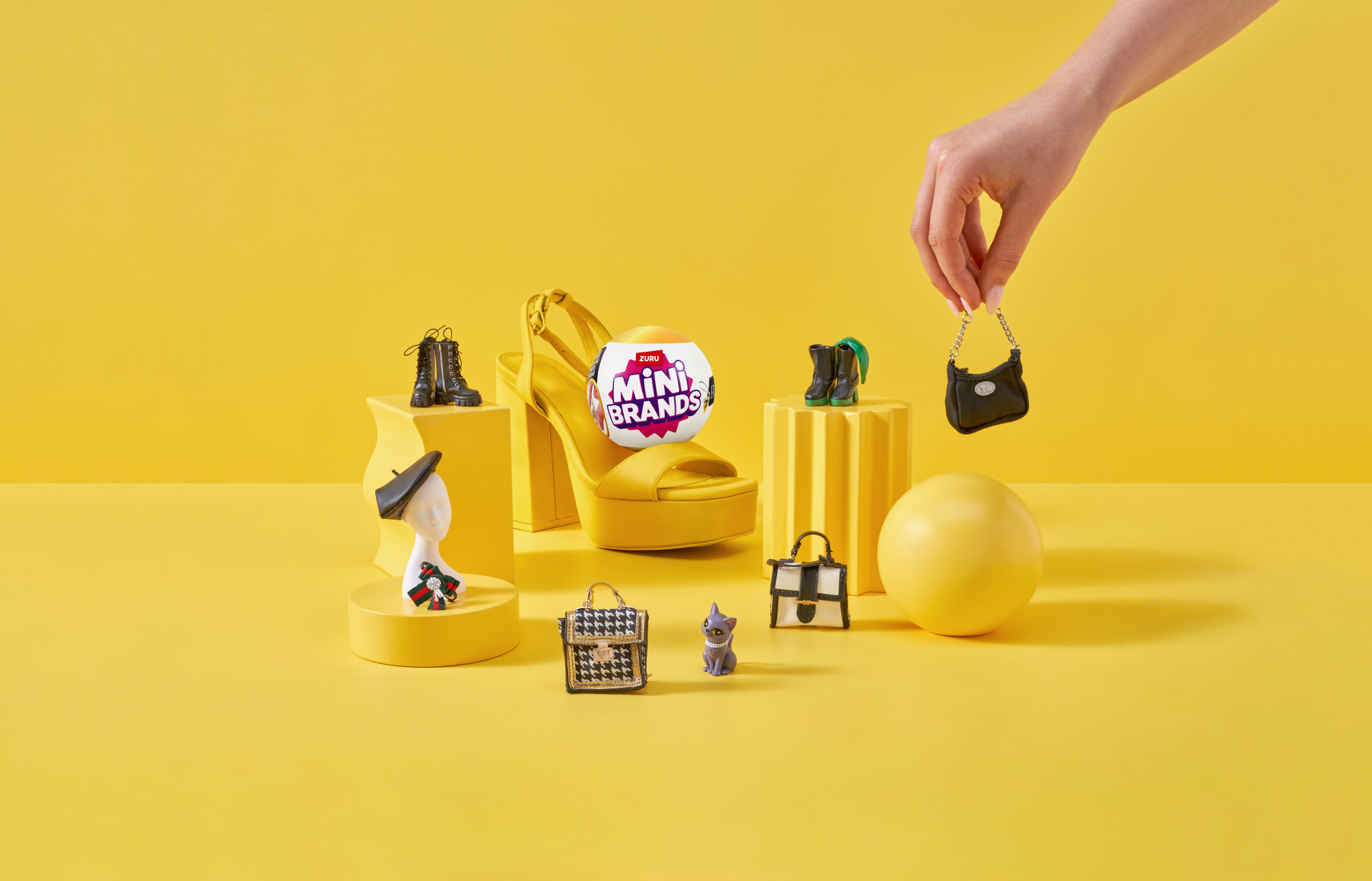 ZURU Mini Brands "Модные миниатюры" S3 с акс., игрушка-сюрприз, дисплей-бокс 13шт.