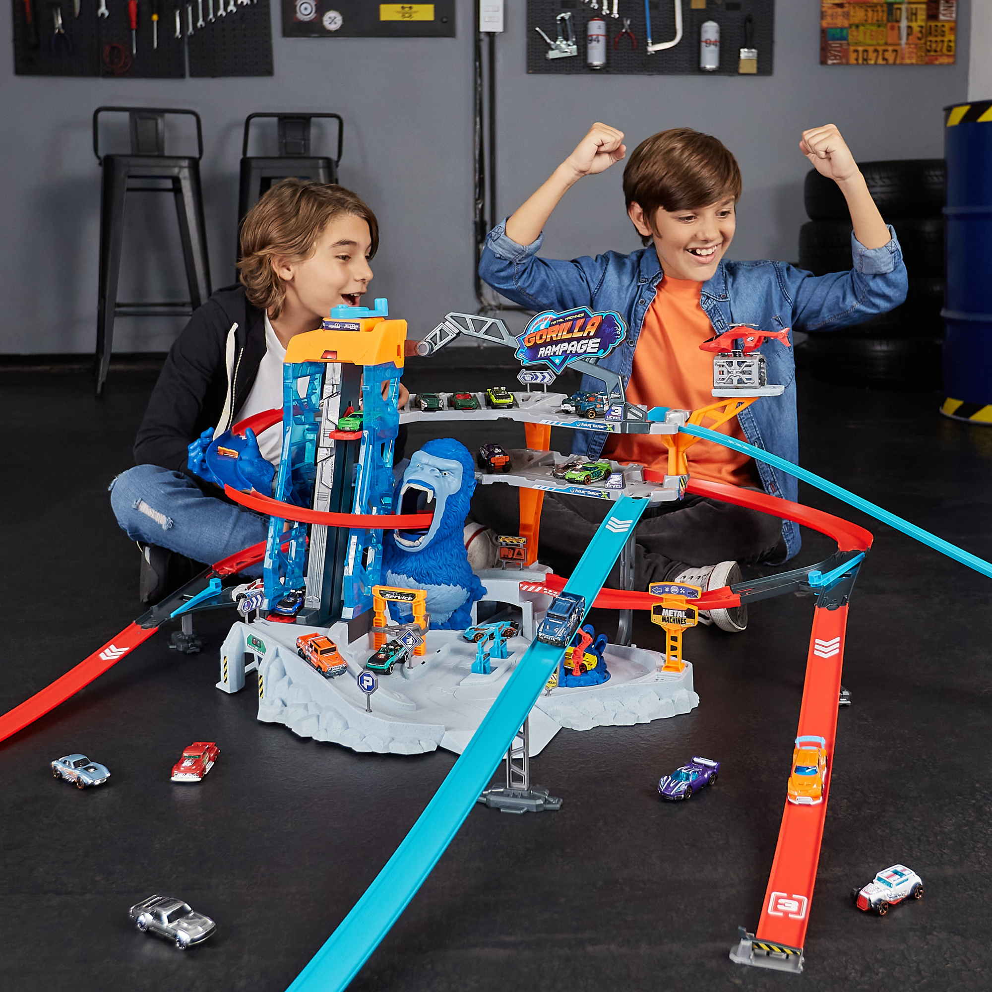 Набор ZURU Metal Machines, трек "Атака гориллы" с машинкой S1, средний