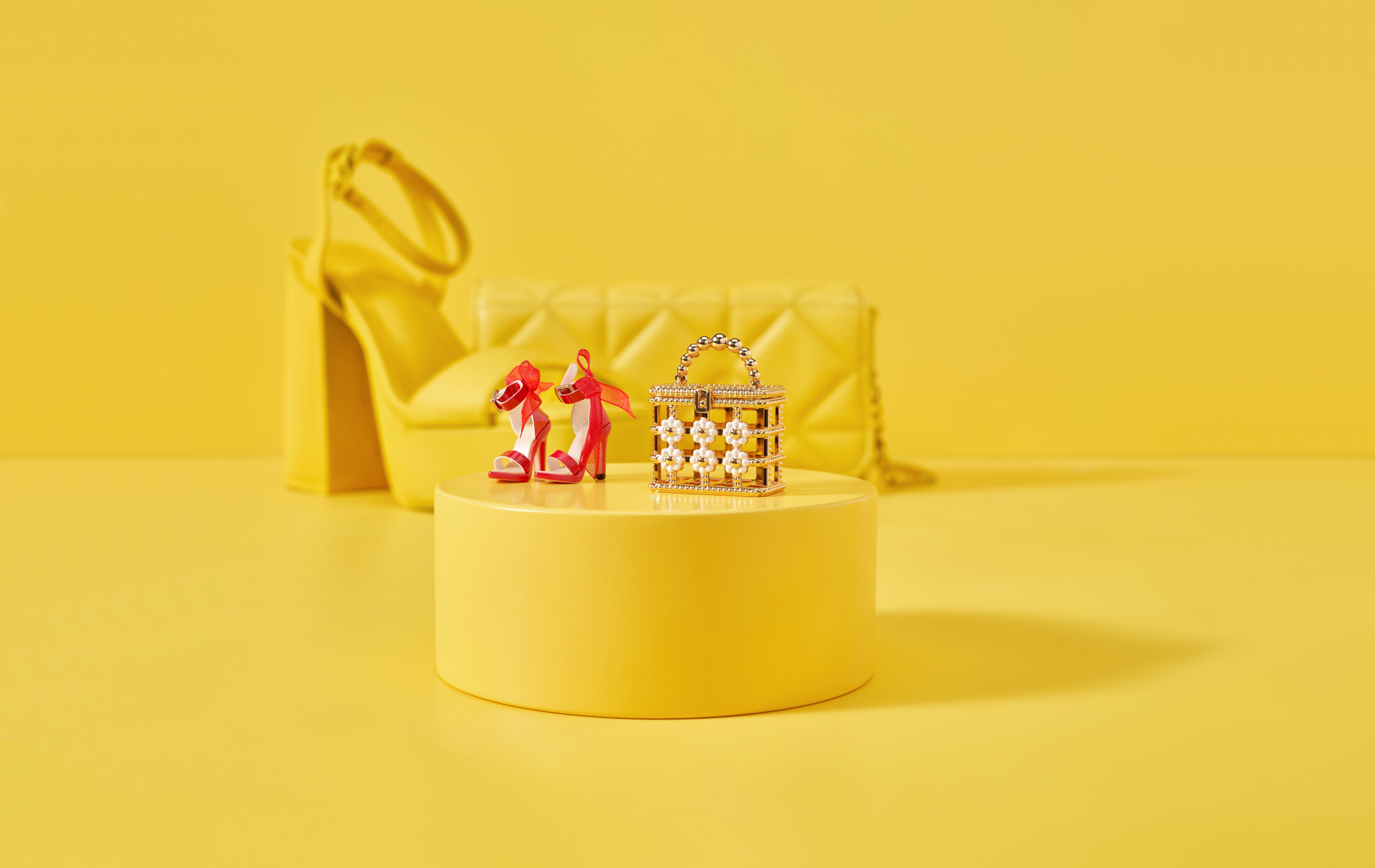 ZURU Mini Brands "Модные миниатюры" S3 с акс., игрушка-сюрприз, дисплей-бокс 13шт.