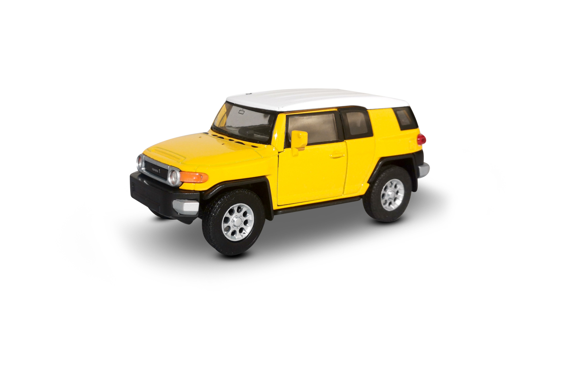 Машинка WELLY 1:38 Toyota FJ Cruiser, пруж. мех., цвет в асс.