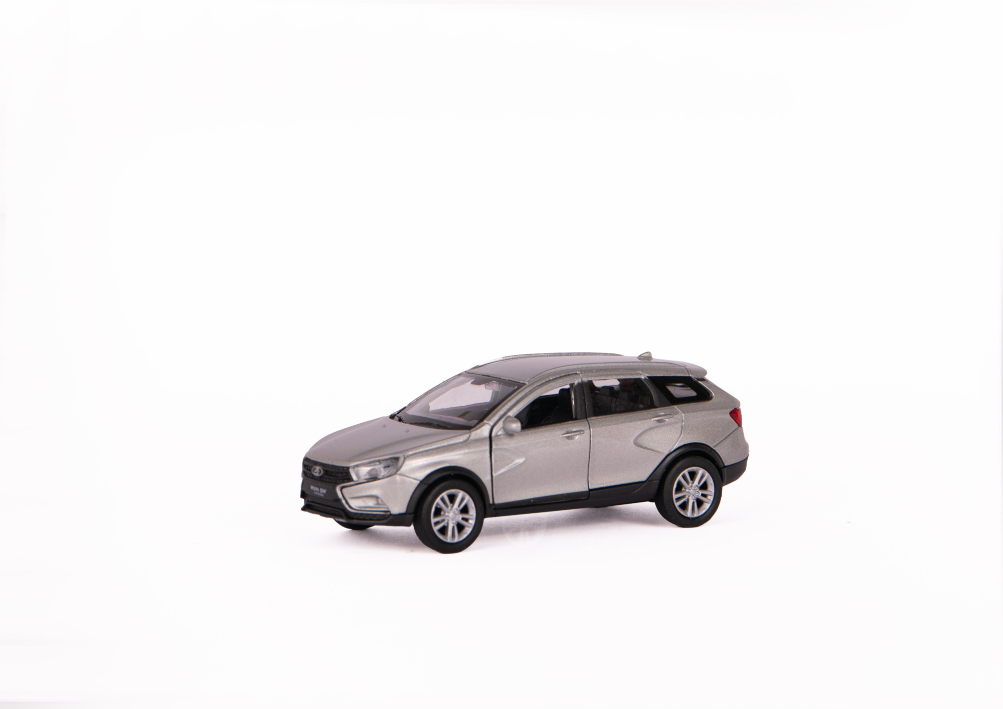 Машинка WELLY 1:38 LADA Vesta SW Cross, пруж. мех., цвет в асс.