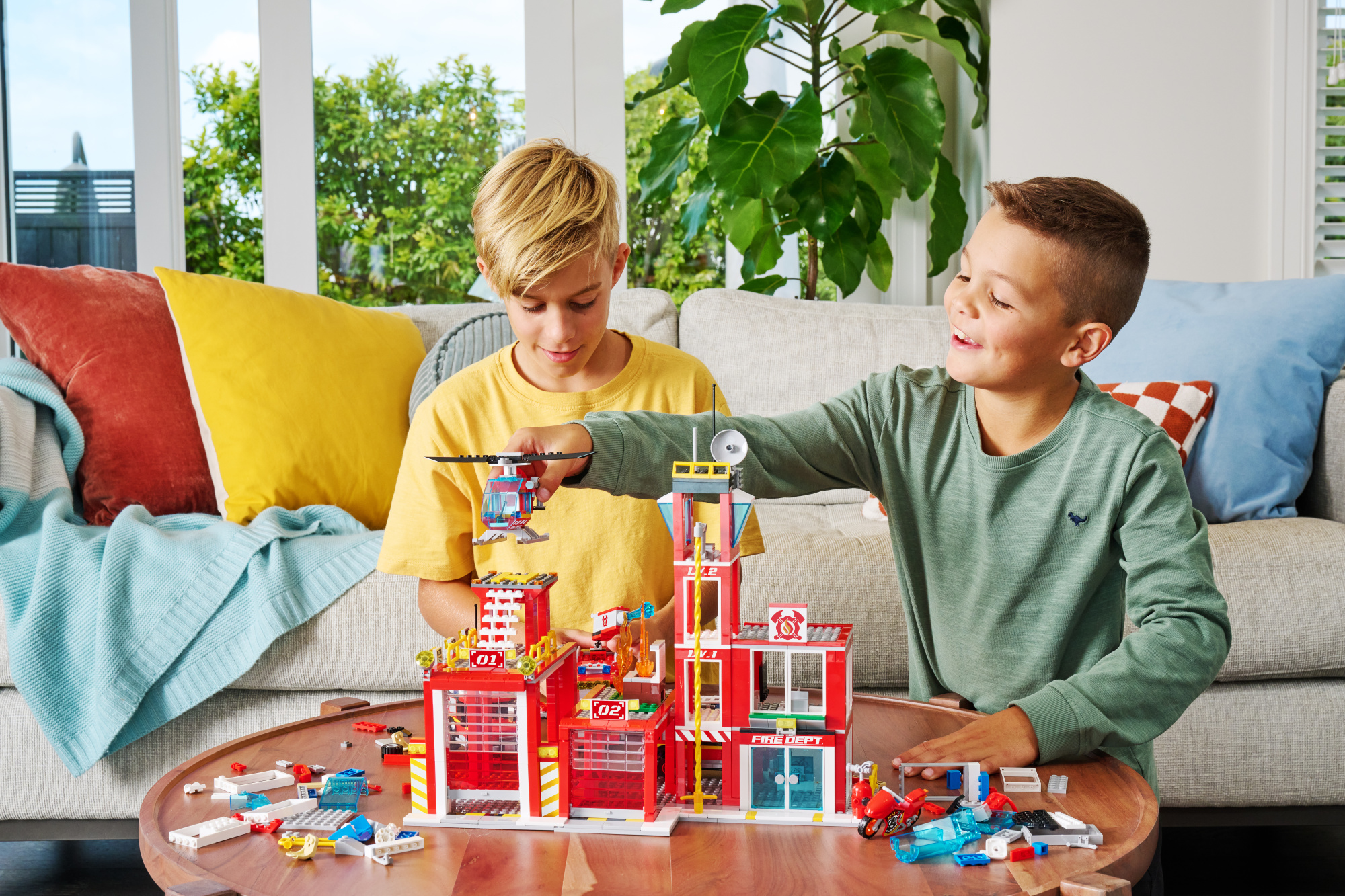 Конструктор ZURU MAX "Городские приключения" Пожарная часть S1, 976 дет.