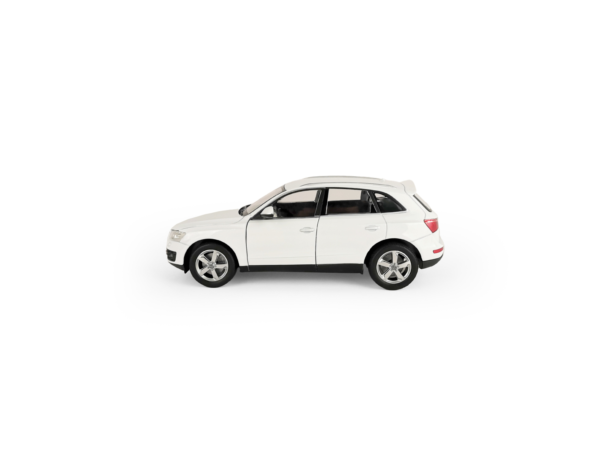 Машинка WELLY 1:24 Audi Q5, белый