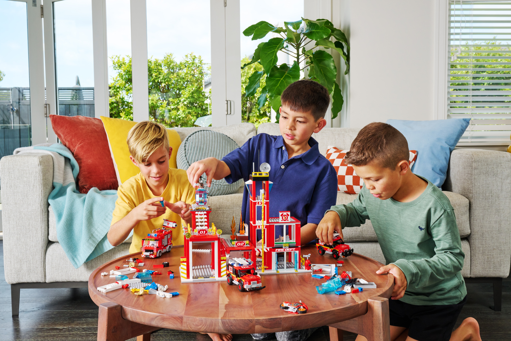 Конструктор ZURU MAX "Городские приключения" Пожарная часть S1, 976 дет.