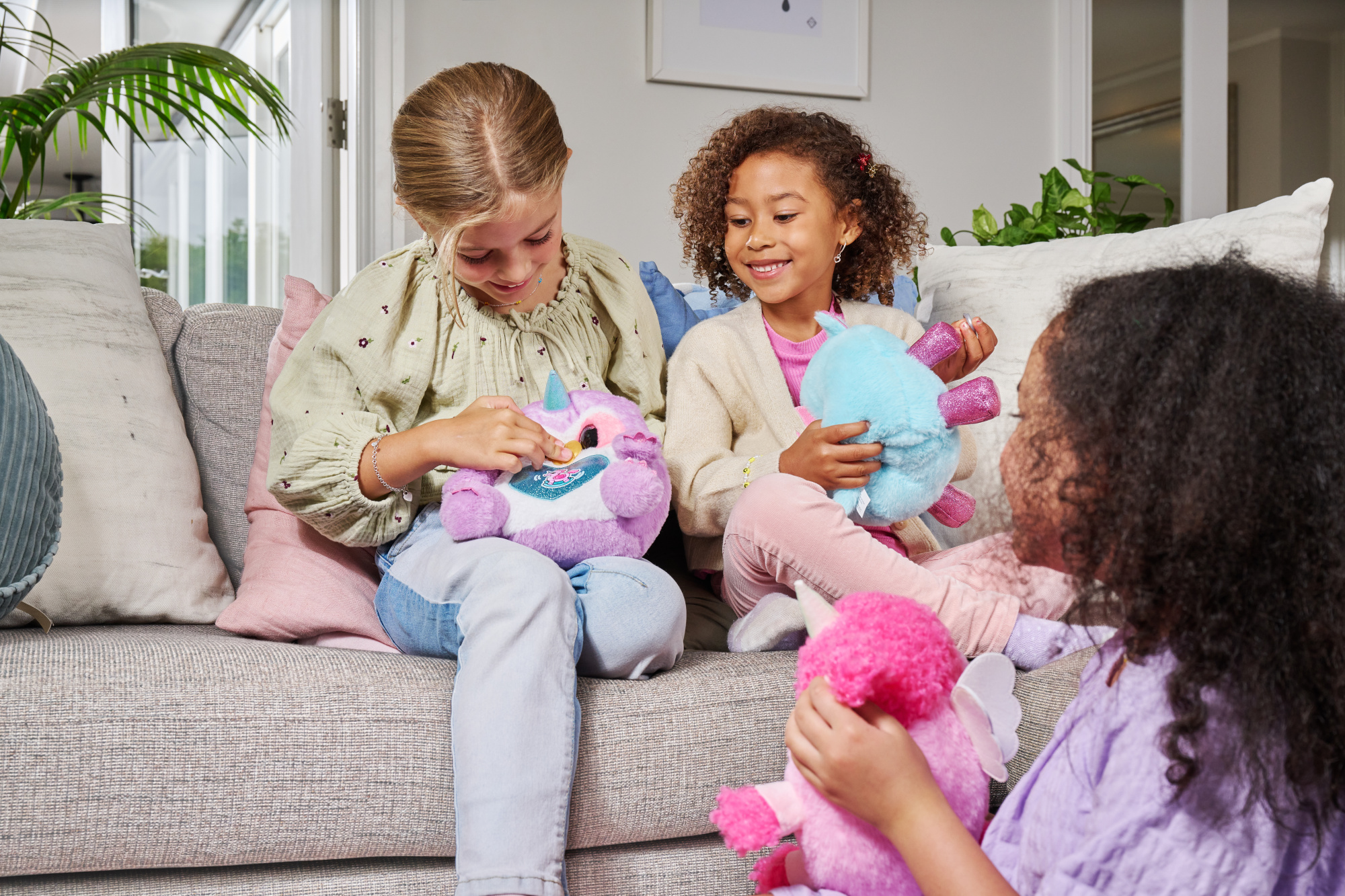 Игровой набор-сюрприз ZURU Rainbocorns Adopt-a-corn  S1 с акс. в асс., малый Игровой набор-сюрприз ZURU Rainbocorns Adopt-a-corn  S1 с акс. в асс., малый