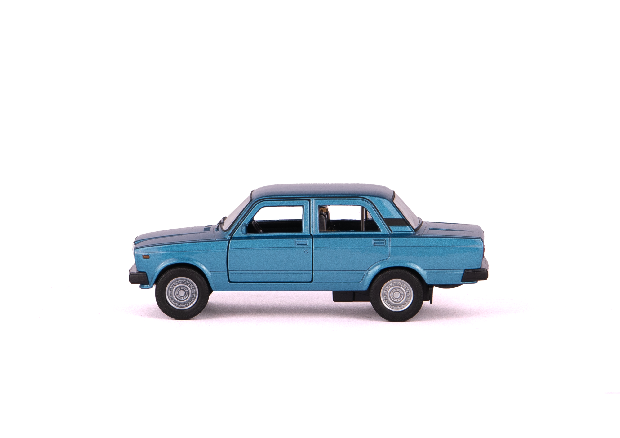 Машинка WELLY 1:38 ВАЗ-2107, пруж. мех., цвет в асс.