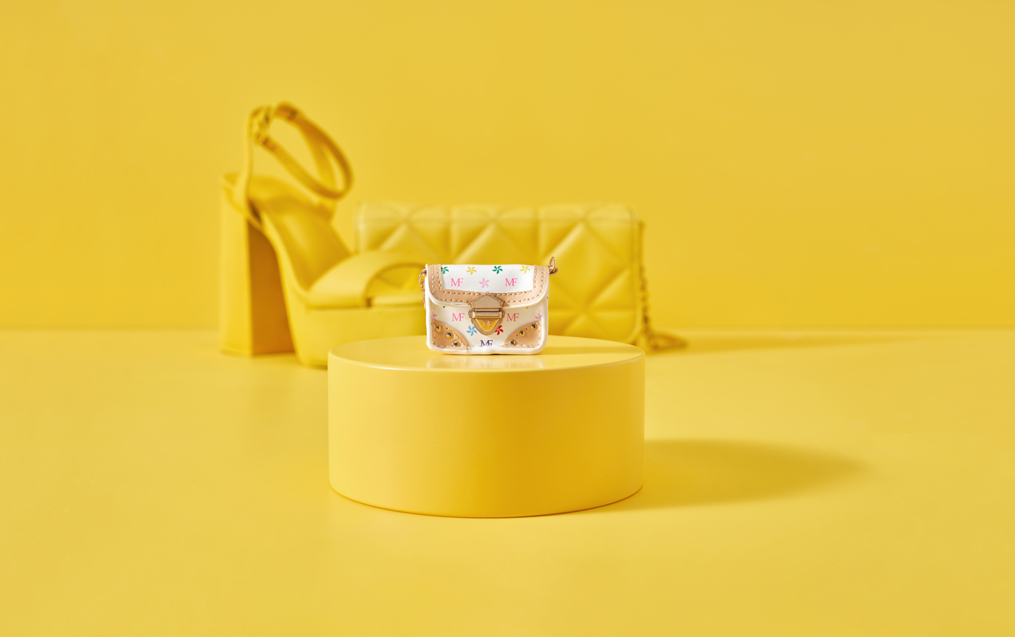 ZURU Mini Brands "Модные миниатюры" S3 с акс., игрушка-сюрприз, дисплей-бокс 13шт.